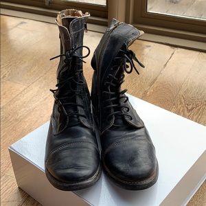 Bedstu weathered boot Size 8 black